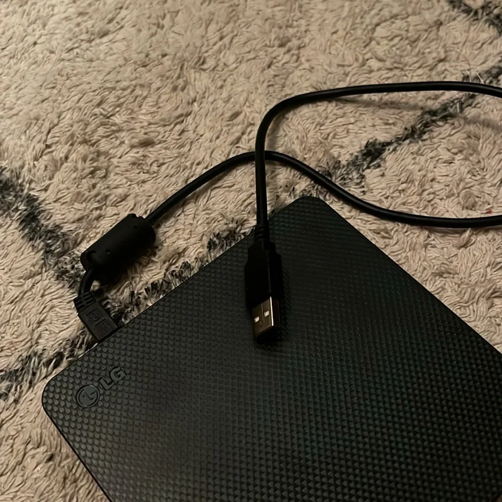 LG Ultra Slim Portable DVD Writer - Picture 3 of 4